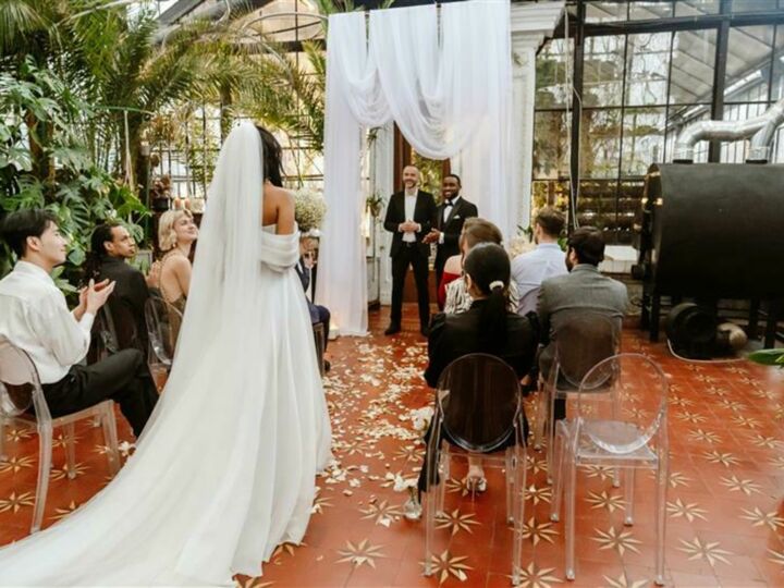 Être témoin sans approuver le mariage : comment honorer votre rôle avec délicatesse ?