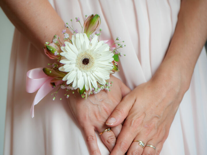 Aller aux toilettes en robe de mariée : 6 astuces pour éviter la panique