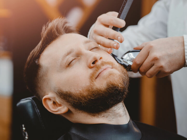 Sourcils, cils, barbe : les finitions beauté qui font la différence pour les mariés