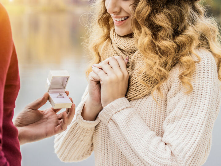 La demande en mariage sans genou à terre : un choix moderne ou une omission ?