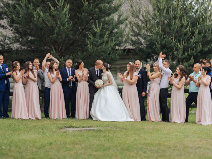 Mariage participatif : comment impliquer vos invités sans tout leur déléguer ?