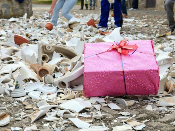 Tout savoir sur le Polterabend, cette tradition allemande qui rend la veille de mariage festive et symbolique