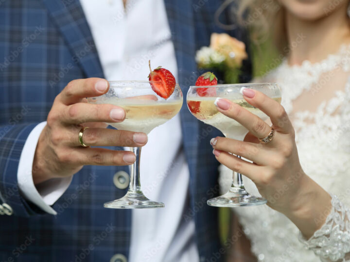 Cocktail signature des mariés : 6 idées de présentation chic et originale pour le vin d'honneur