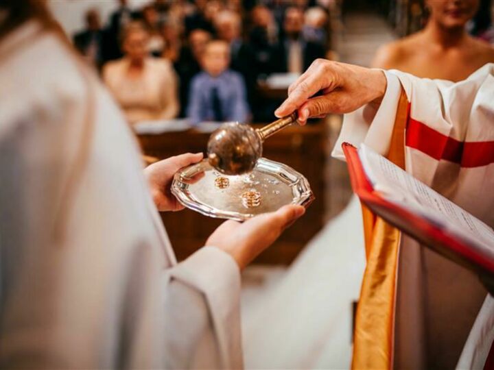 Le "ring warming" et autres rituels de bénédiction des anneaux avant l'échange