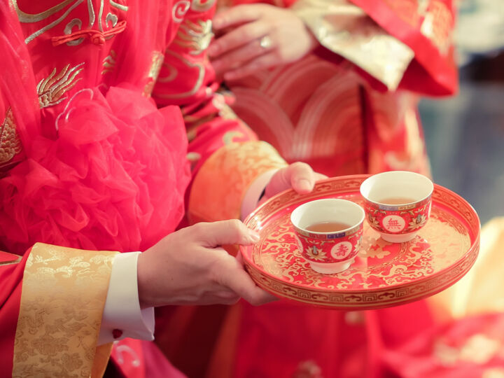Le thé, le saké et le feu : boissons et éléments naturels au cœur des rituels de fiançailles