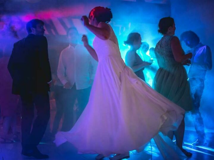 Une fête sans musique, c’est comme un mariage sans amour : 12 astuces pour bien sonoriser votre événement