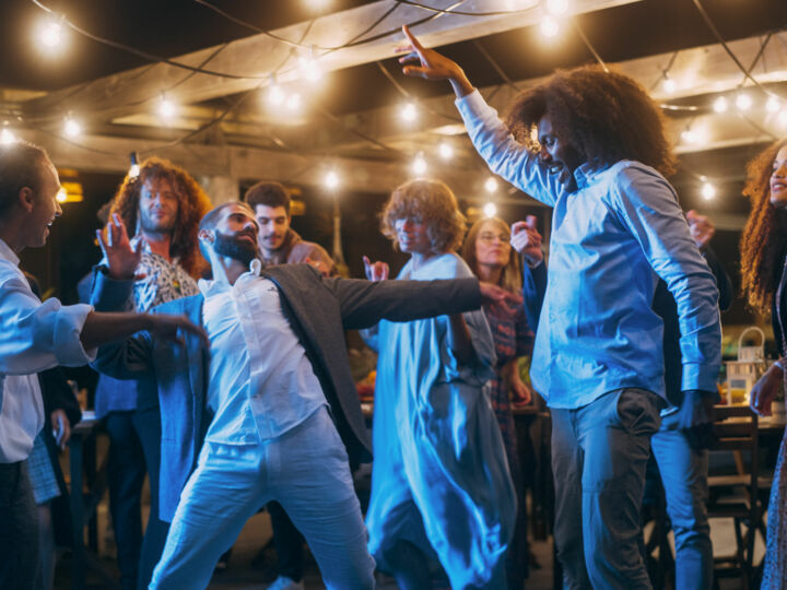 Mariages et intrus : le phénomène des wedding crashers, entre mythe et vraie tendance