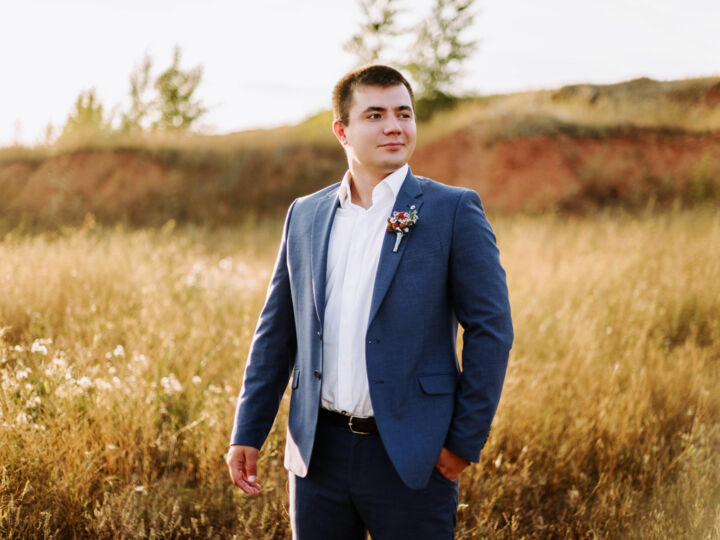 Marié sans cravate : élégance, liberté ou faux-pas ?