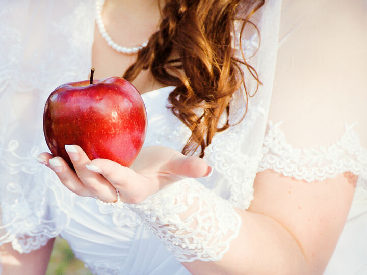 Mariage et pomme symbolique : du péché originel au fruit de la sagesse amoureuse