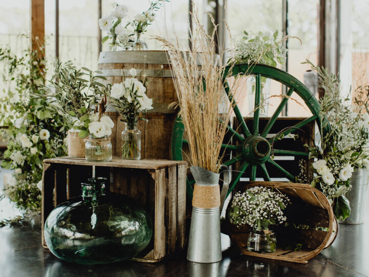 Fleurs séchées, cactus et terres cuites : une tendance de déco de mariage aussi sauvage que stylée