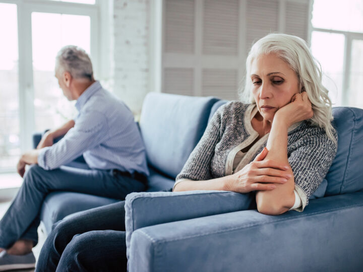 Divorce des seniors : les 9 vraies raisons qui poussent les couples heureux à se séparer
