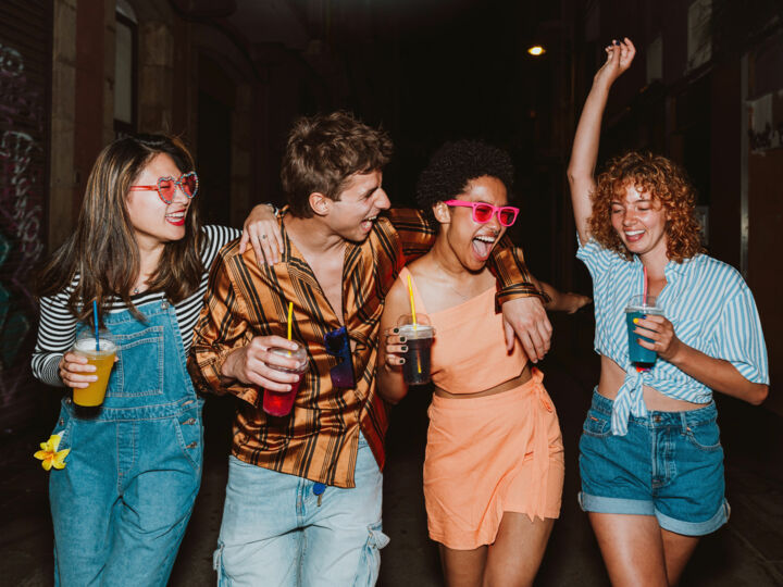 Première cuite en soirée : les 5 conseils d’une psy pour éviter le drame
