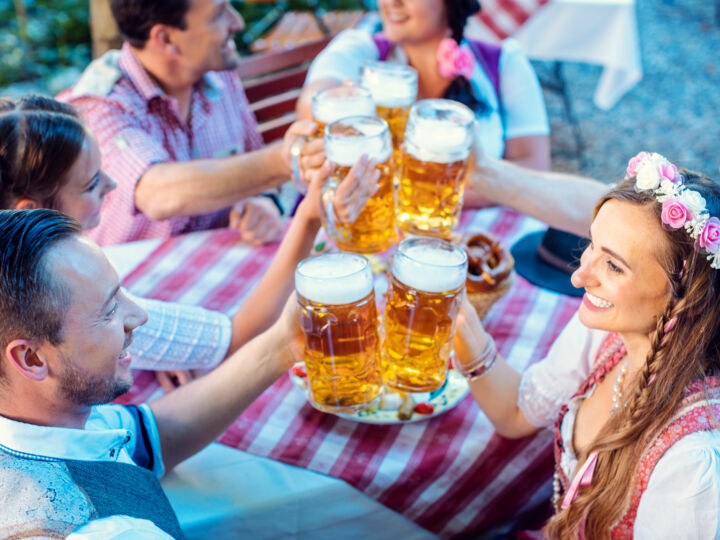 De Munich à nos salles de réception : comment inviter l’esprit de l'Oktoberfest et la bière fêtée dans nos célébrations ?