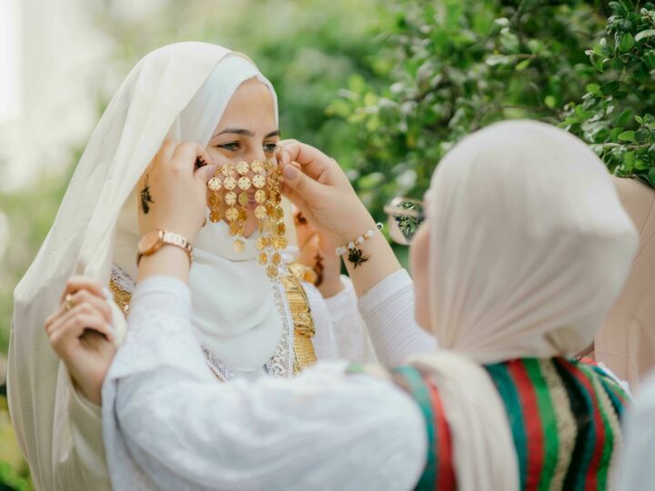 El khama : le voile tunisien brodé qui fait partie du trousseau de mariage