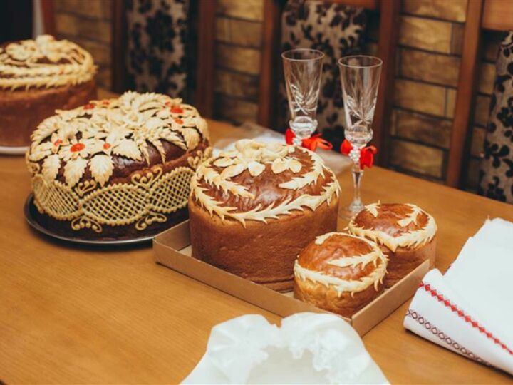 Pain et fête : 7 rituels autour du monde et comment les intégrer sans les caricaturer