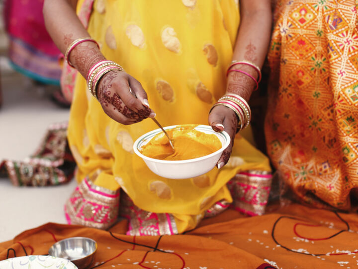 Le Haldi, un rituel purificateur qui illumine les mariés indiens avant les noces