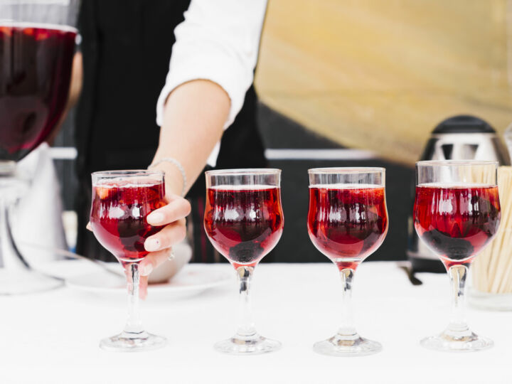 Comment (et dans quel ordre) servir le vin à ses invités ?