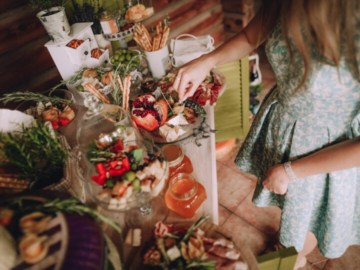 Les plats incontournables pour un mariage champêtre : entre authenticité, saveurs et convivialité
