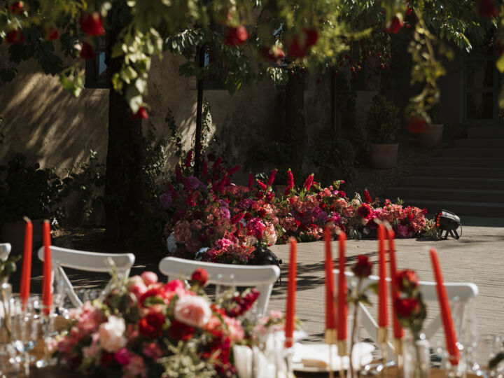 Comment intégrer la couleur burgundy dans votre décoration de mariage