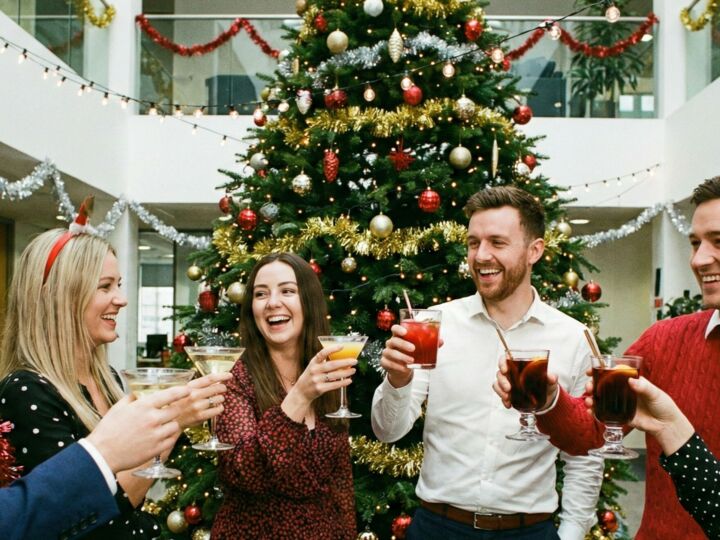 Ni sobre, ni ivre : le "Damp Lifestyle", nouvelle norme des soirées réussies