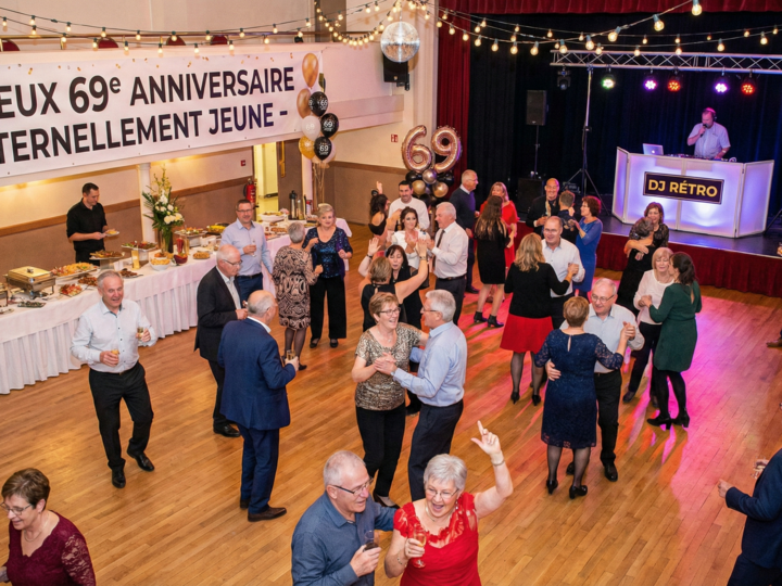 Pourquoi 69 ans est devenu le nouvel âge à célébrer — et comment imaginer une fête “Forever Young”