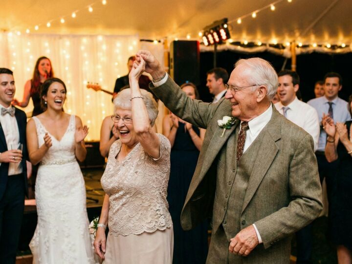 Danse, bénédiction, héritage… Quand les grands-parents rythment les mariages