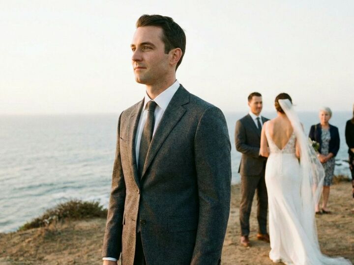 Le costume de marié minimaliste : pourquoi la coupe prime sur la couleur ?