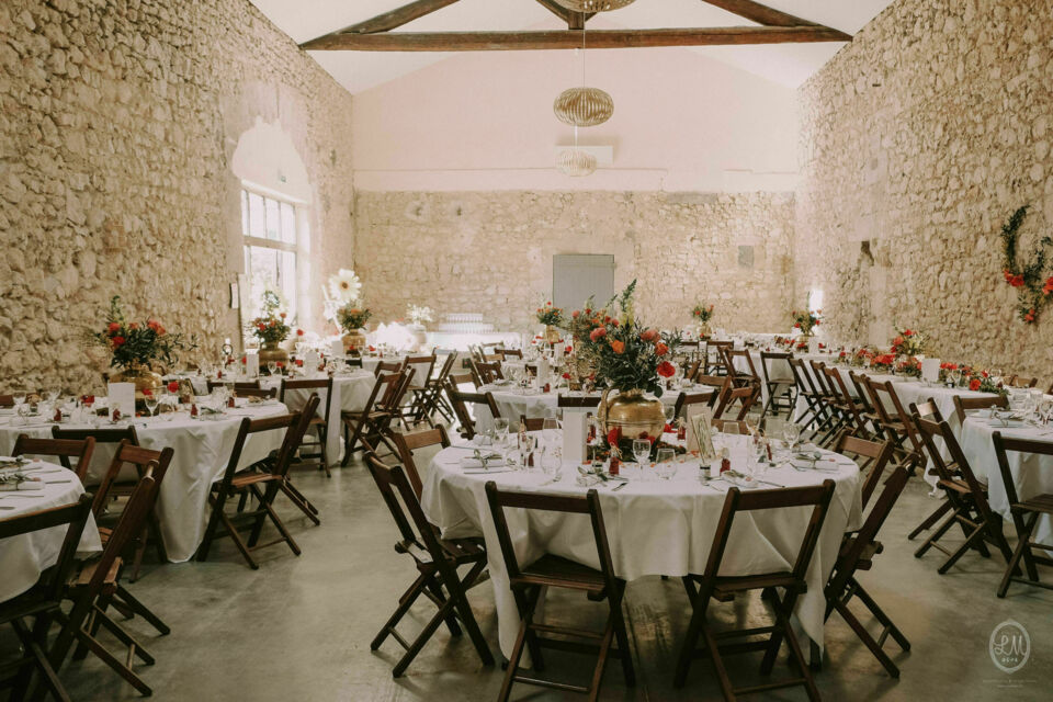 ABC Salles - Le Domaine de la Grangette dispose d'une salle principale de 200 m² pouvant accueillir jusqu'à 180 personnes pour votre mariage.