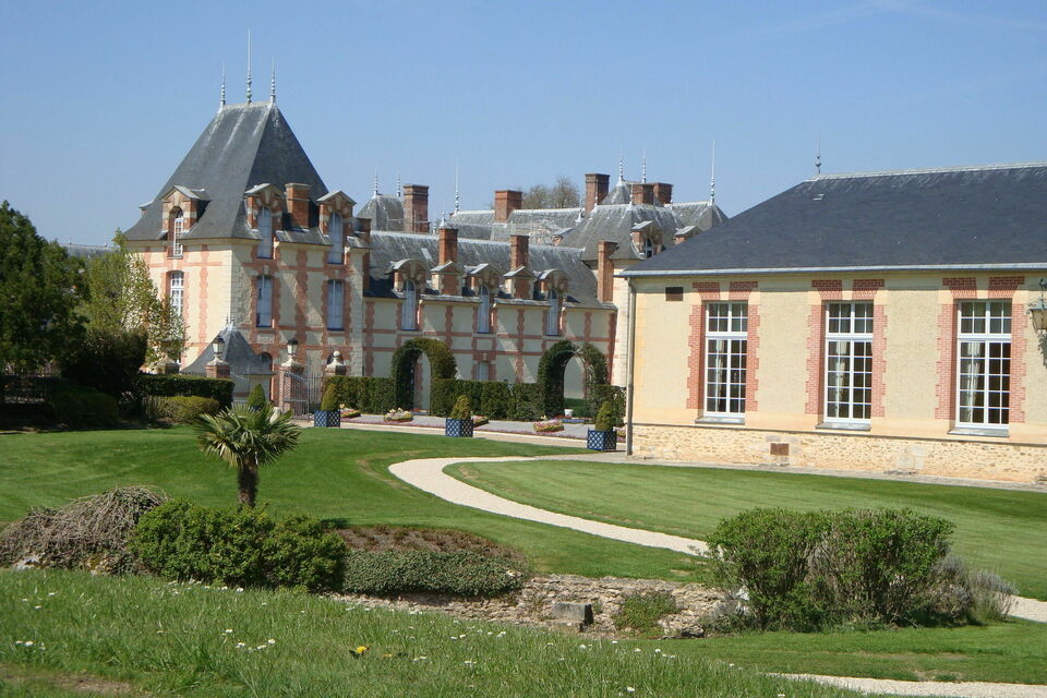 ABC Salles - Retrouvez vos collaborateurs pour une journée hors du commun à l'Orangerie du Château de Grosbois. Lieu idéal pour prendre un bon bol d'air frais et renouer avec ses collègues.
