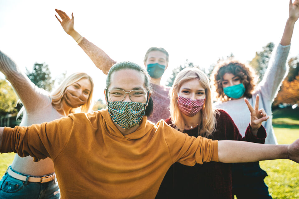 Adobe Stock - Photo d'illustration - Plus de liberté, plus de retrouvailles...mais aussi plus de vigilance et de prudence, pour un retour à la vie normale en toute sécurité !