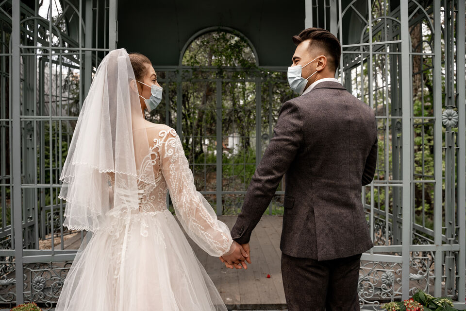 Adobe Stock - photo d'illustration - La vaccination n'est pas imposée pour se rendre à un mariage, en revanche, veiller au respect des gestes barrières reste primordial pour la sécurité de toutes et tous.