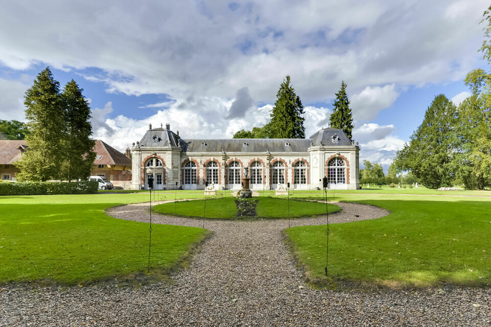 ABC Salles - Laissez-vous séduire par le cadre à couper le souffle de l'Abbaye Royale de Chaalis et profiter d'une séance photo en couple inoubliable. 