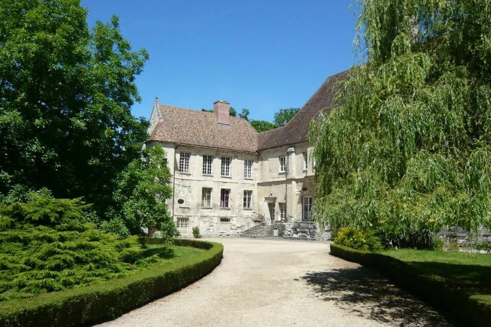 ABC Salles - Le charme authentique de l'Abbaye du Moncel saura à tous les coups vous séduire et vous ne pourrez qu'être ravis du rendu final de votre shooting photo de mariage. 