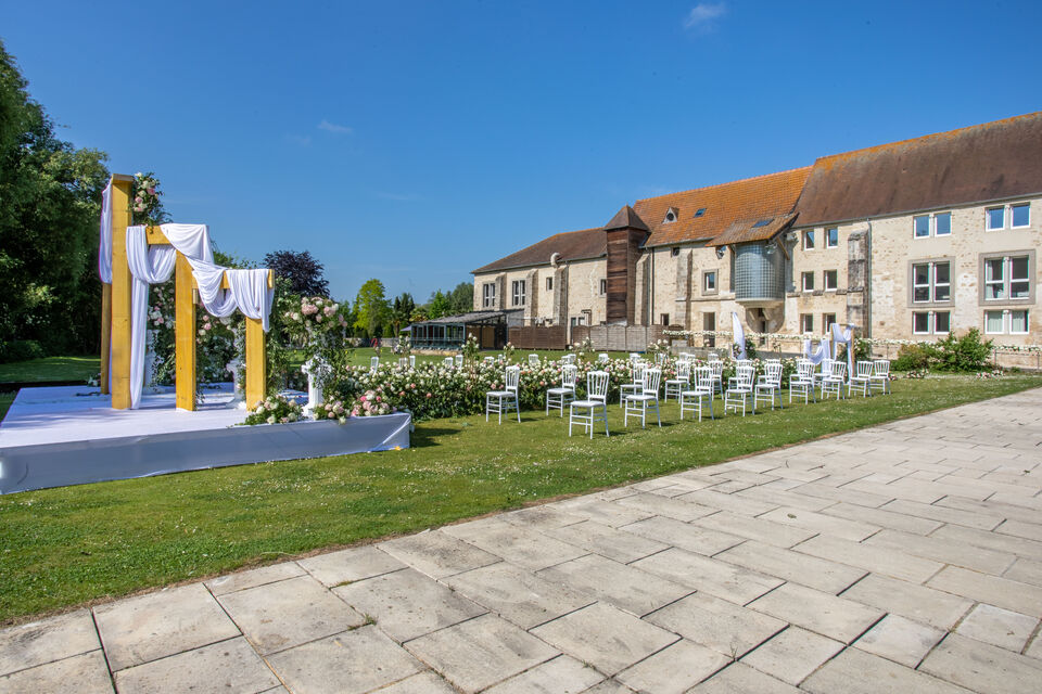ABC Salles - Prenez vos plus belles poses au sein de l'Hôtel Abbaye du Golfe, pour des photos de couple à la fois originales et romantiques ! 