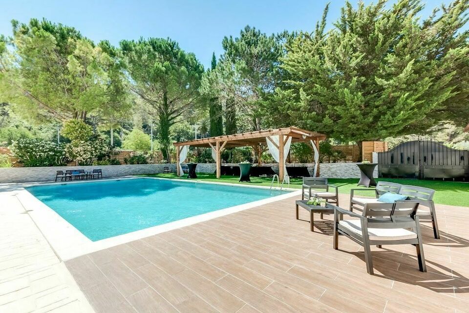 ABC Salles - Profitez de la magnifique terrasse et de la piscine du Domaine du Gem, pour une pool party inoubliable !