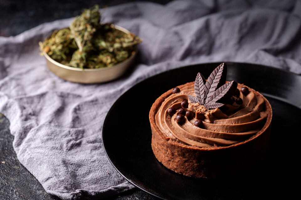 Adobe Stock - photo d'illustration - Un gâteau au chocolat à base de CBD, une recette gourmande et originale à proposer à ses invités.