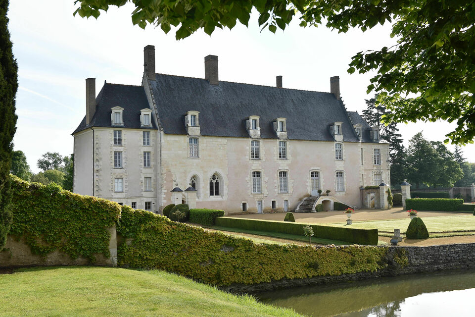 ABC Salles - Les grands jardins du Château du Bois vous accueillent pour vous permettre d'organiser des activités en plein air aux côtés de vos fidèles compagnons.