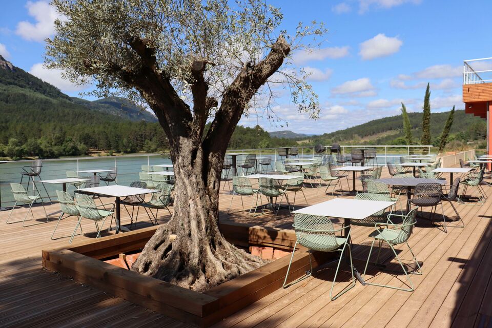 ABC Salles - Terrasse avec la vue sur le lac du camping Innature 