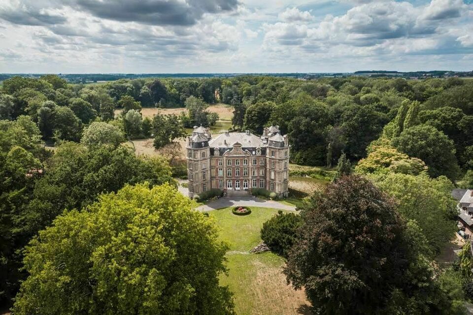 ABC Salles - Le Château de Bossuit, un établissement dont l'immense parc vous ouvre ses portes pour vos cocktails en plein air.