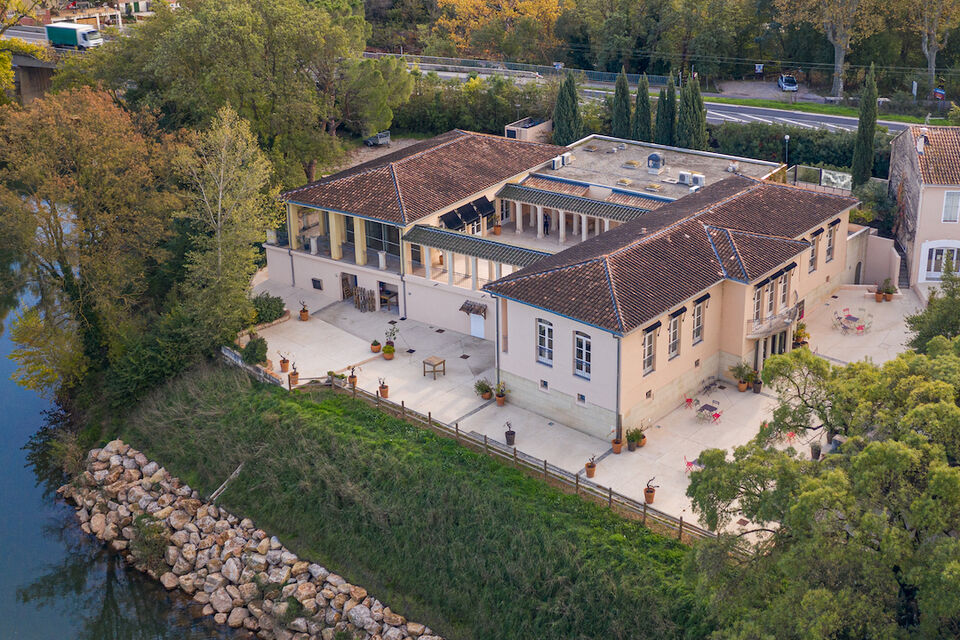 ABC Salles - La Maison des Vins vous accueille pour célébrer tous vos événements dans un cadre idyllique !