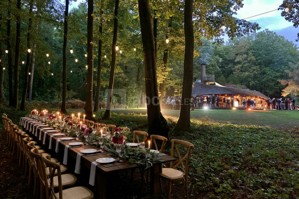 ABC Salles - photo d'illustration - La Roche Couloir, un établissement au cadre enchanteurs pour des repas conviviaux et festifs.