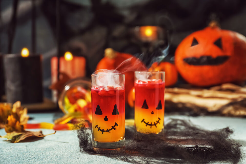 A vos shakers : effrayez vos amis avec ces 5 terrifiants cocktails  alcoolisés, à servir lors de votre soirée d'Halloween - ABC Salles