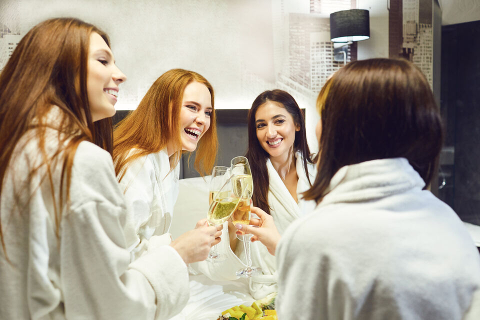 Adobe Stock - Photo d'illustration - Le cancer du sein est parmi les plus léthaux touchant les femmes. Mais toutes n'en meurent pas. Certaines en guérissent même. Dès lors, organiser une fête de rémission pour saluer le courage et le rétablissement de la personne peut-être une bonne idée.