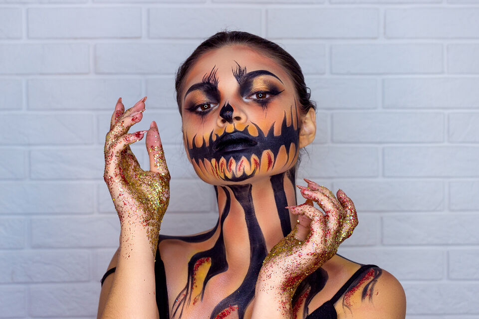10 tutos maquillage repérés sur les réseaux sociaux pour avoir une allure  effrayante à Halloween - ABC Salles
