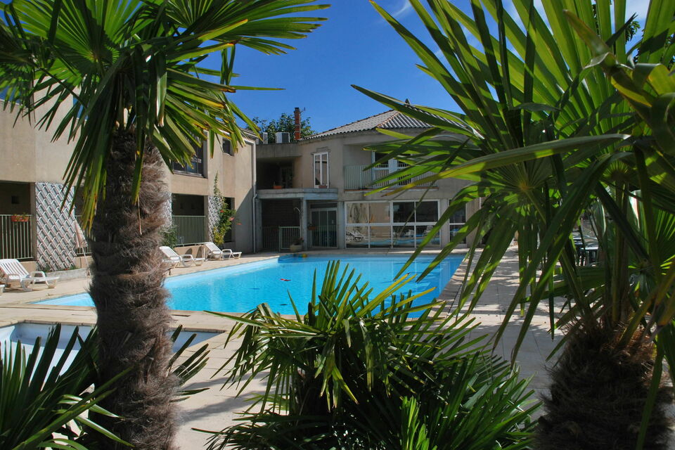 ABC Salles - Le Domaine Plein Sud vous offre votre dose quotidienne de soleil, de calme et de confort le temps d'un événement.
