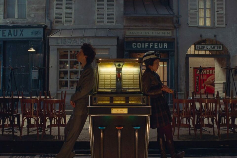 Allo ciné - Photo tirée du film The French Dispatch - Timothée Chalamet et Lyna Khoudri