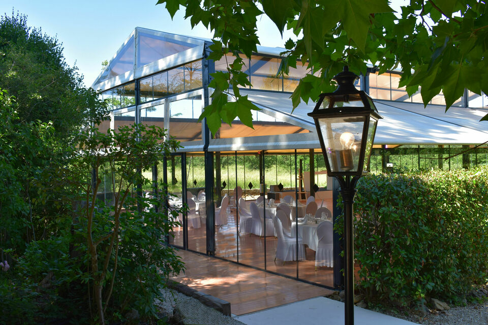 ABCSalles - Vu de l'extérieur de l'Orangerie du château de Nans