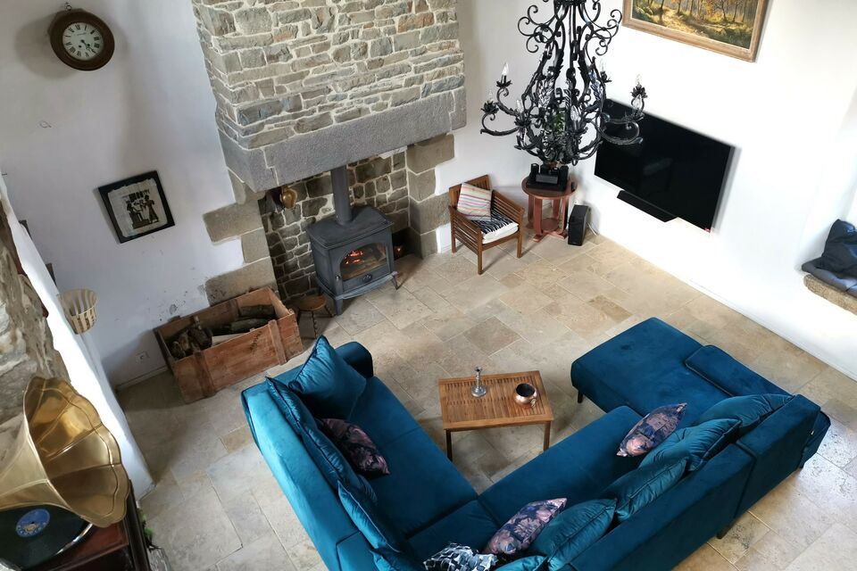 ABCSalles - Vu d'en haut d'une des salles du Domaine LVD avec son Poêle à bois