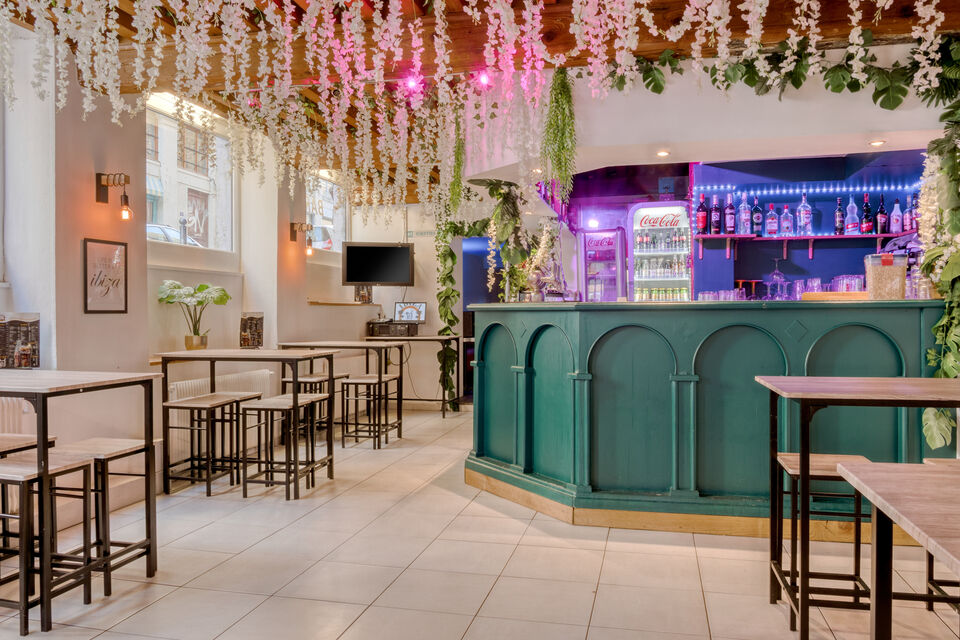 ABC Salles - Salle de l'Ibiza Café