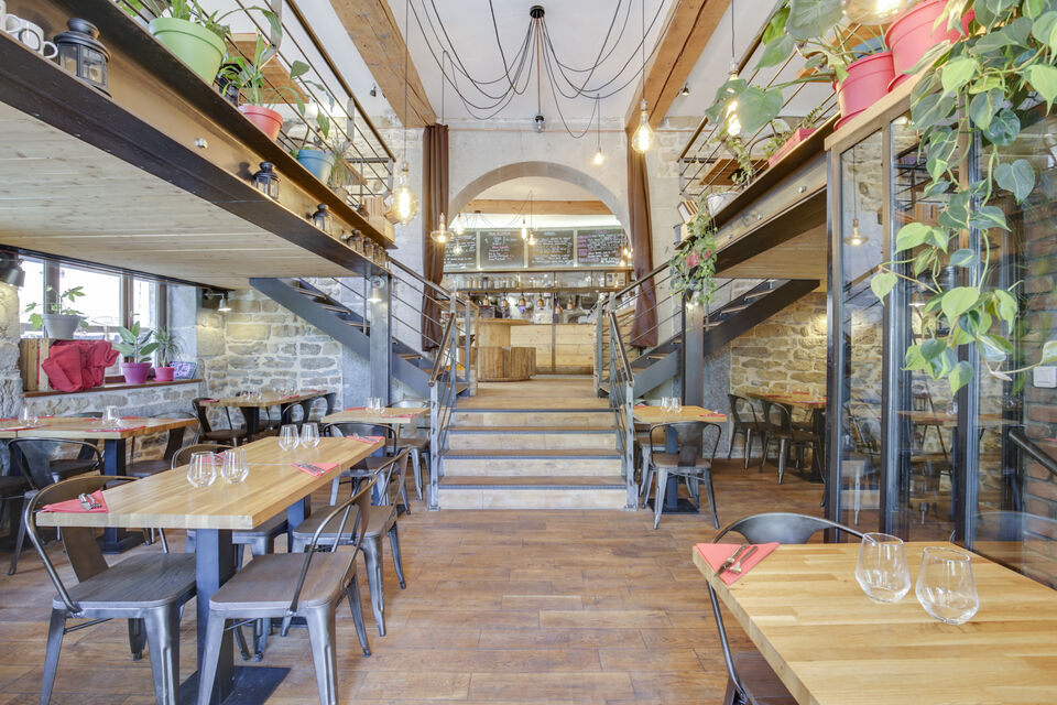 ABC Salles - L'Origo, un restaurant au cadre chaleureux, idéal pour vos réceptions entre amis ou en famille, en petit comité.